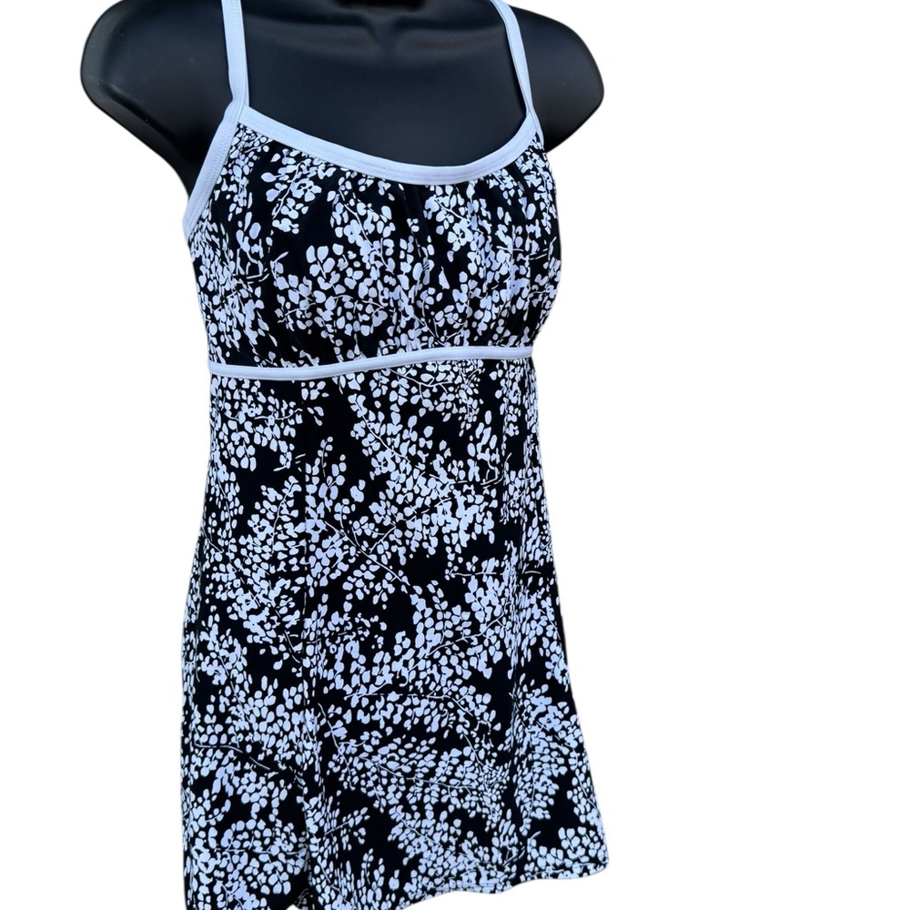It Figures! Black & White Floral Empire Waist Women One Piece‎ Swimsuit 18W